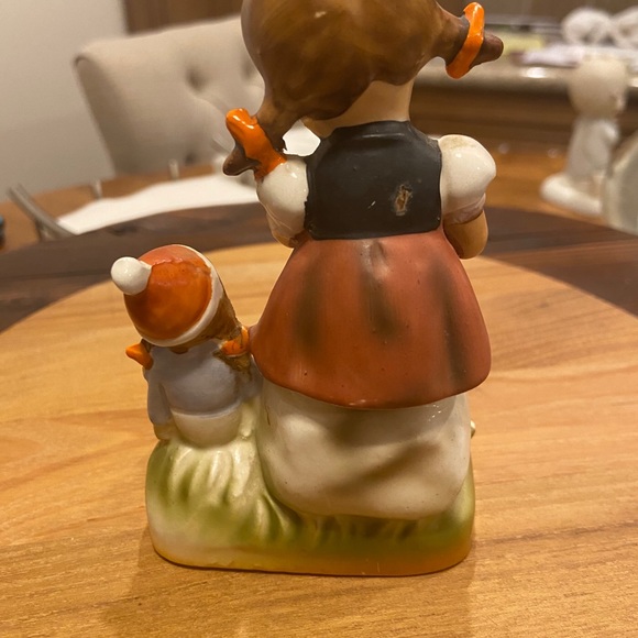 Ornart 5th Ave Hand Painted Limited Girl with Doll - Picture 4 of 6